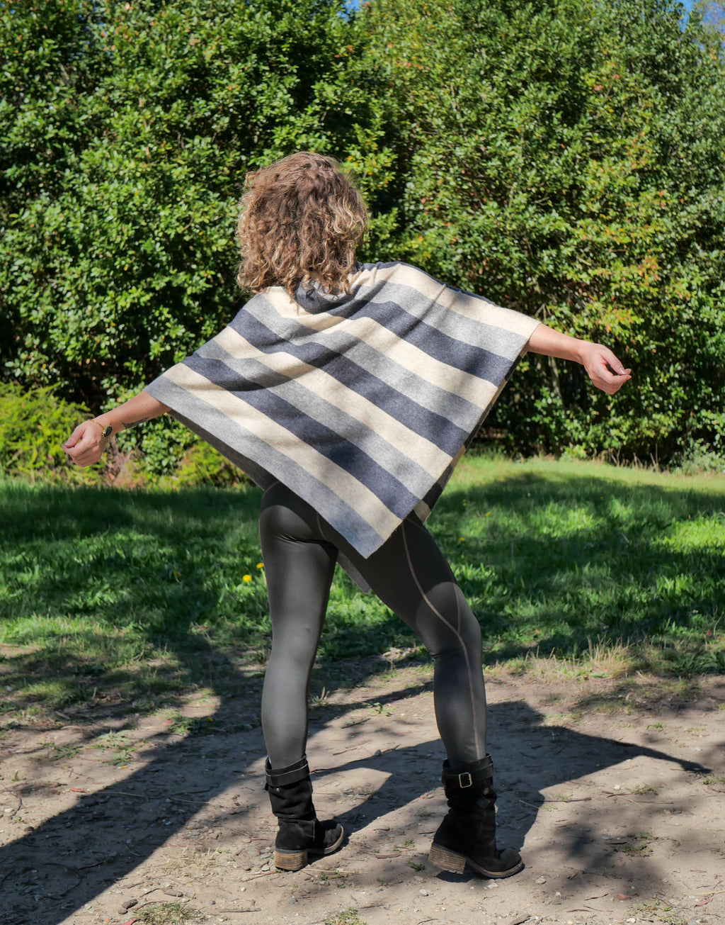 Le Poncho AUBE en laine et cachemire