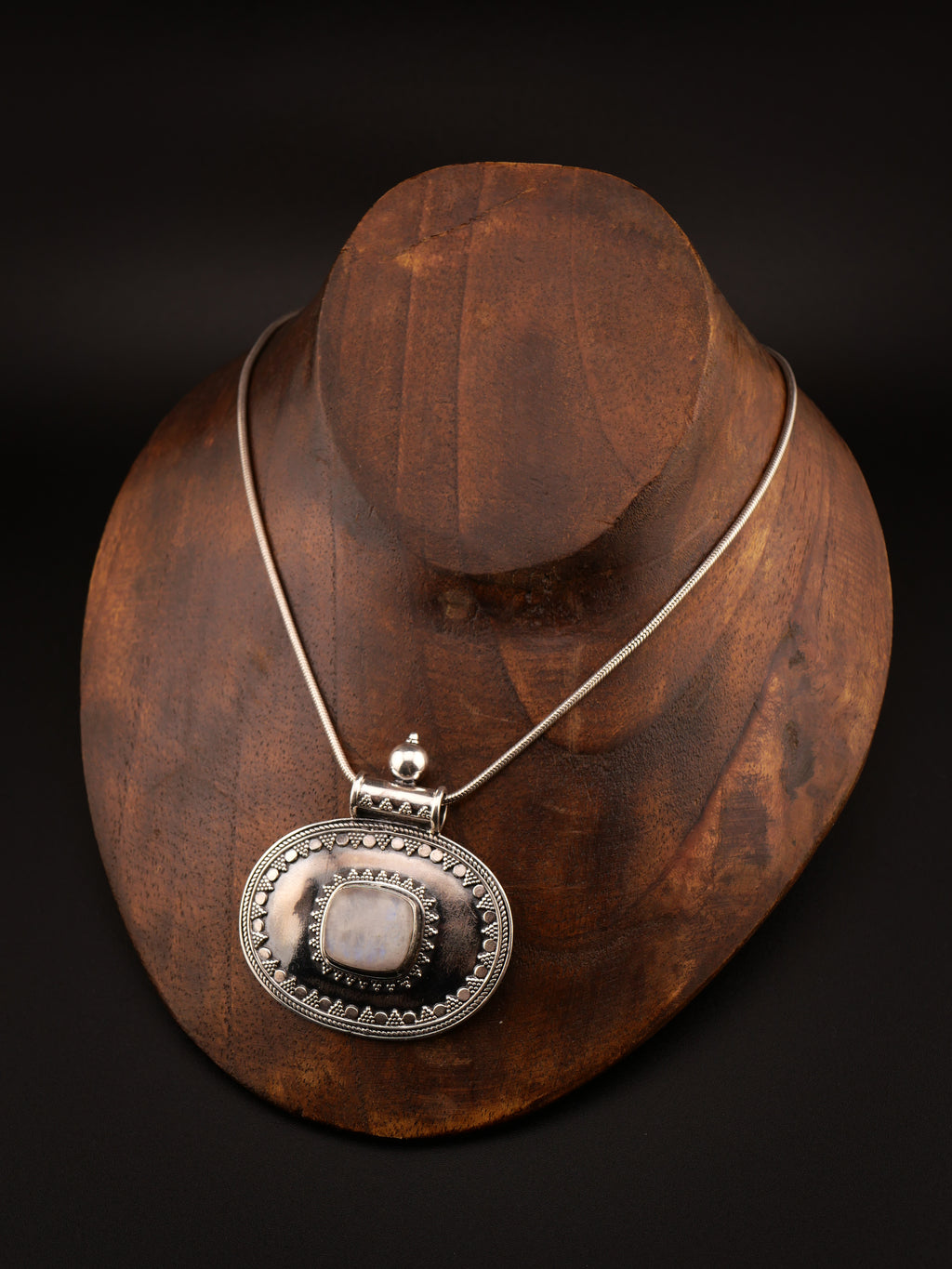 Le Collier NYSA