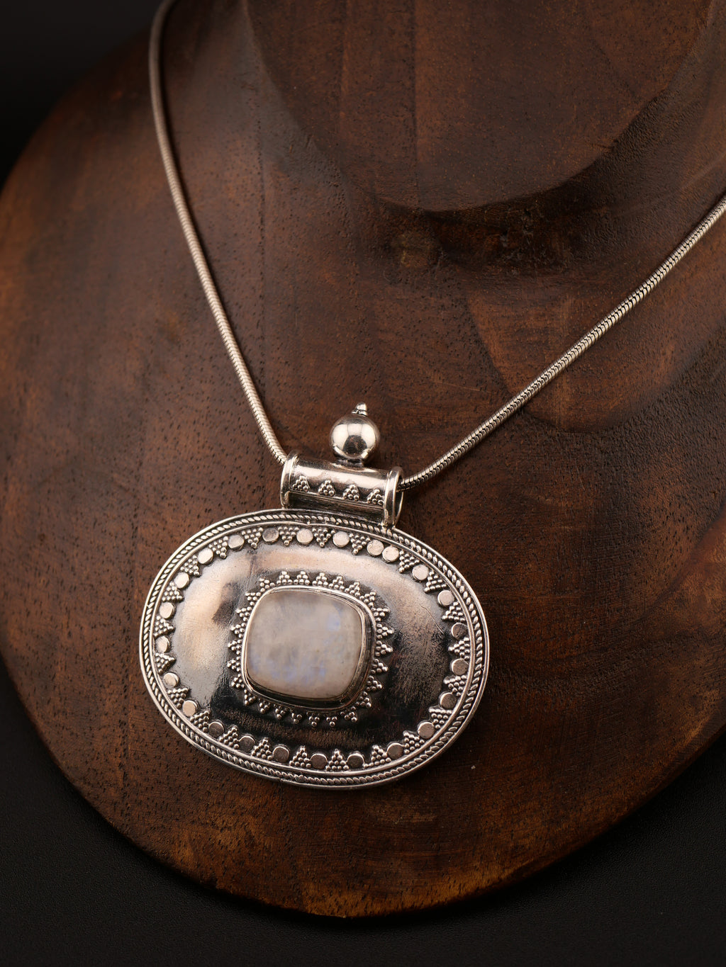 Le Collier NYSA