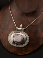 Le Collier NYSA