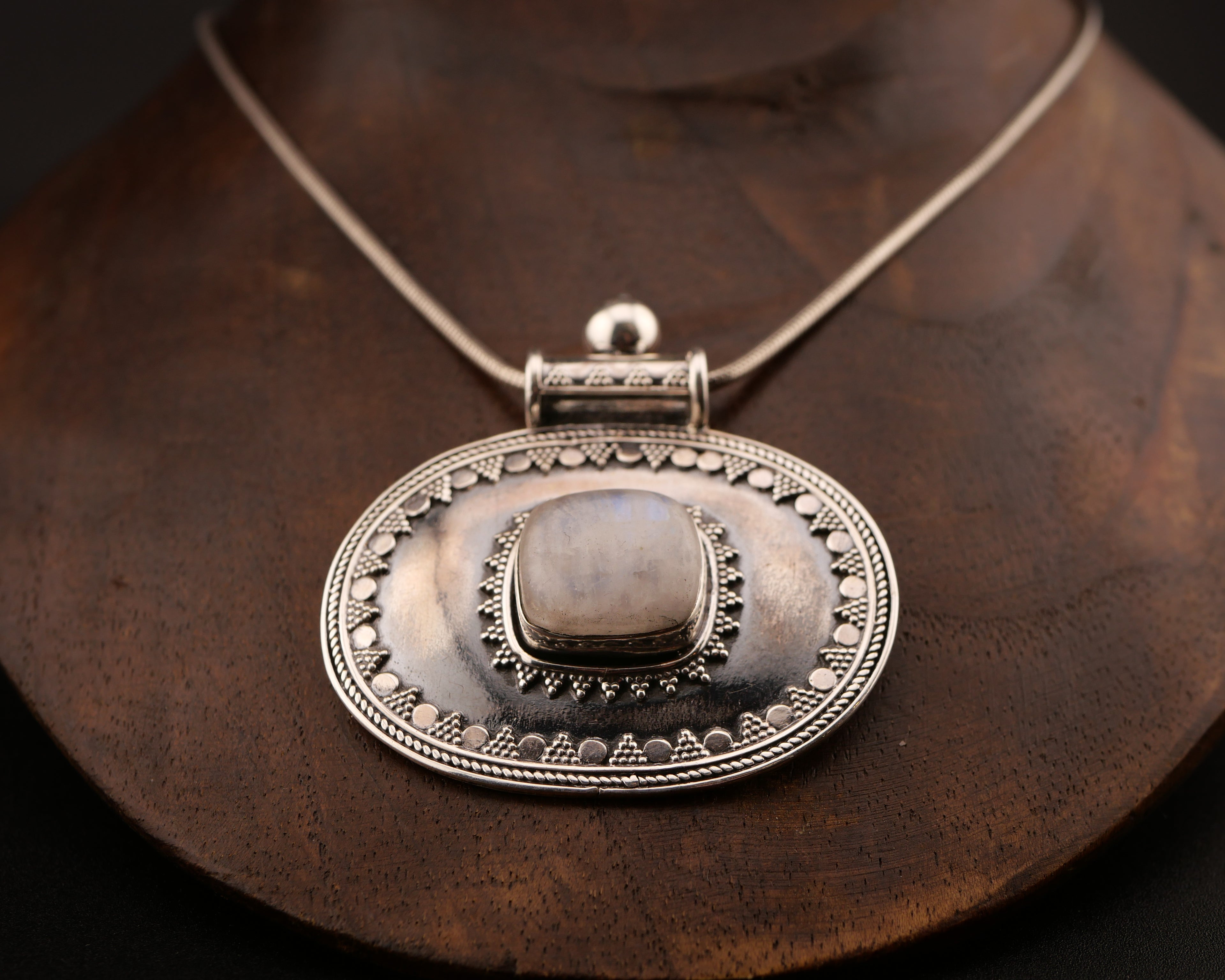 Le Collier NYSA