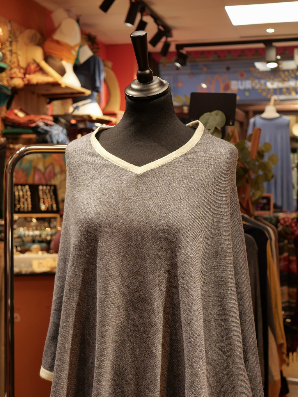 Le Poncho BRISE en laine et cachemire