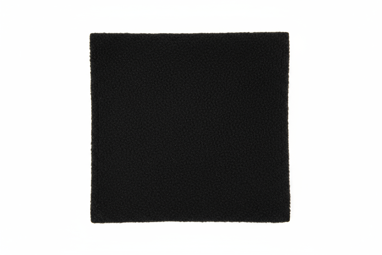 juste un carré de tissu de polaire courte noir