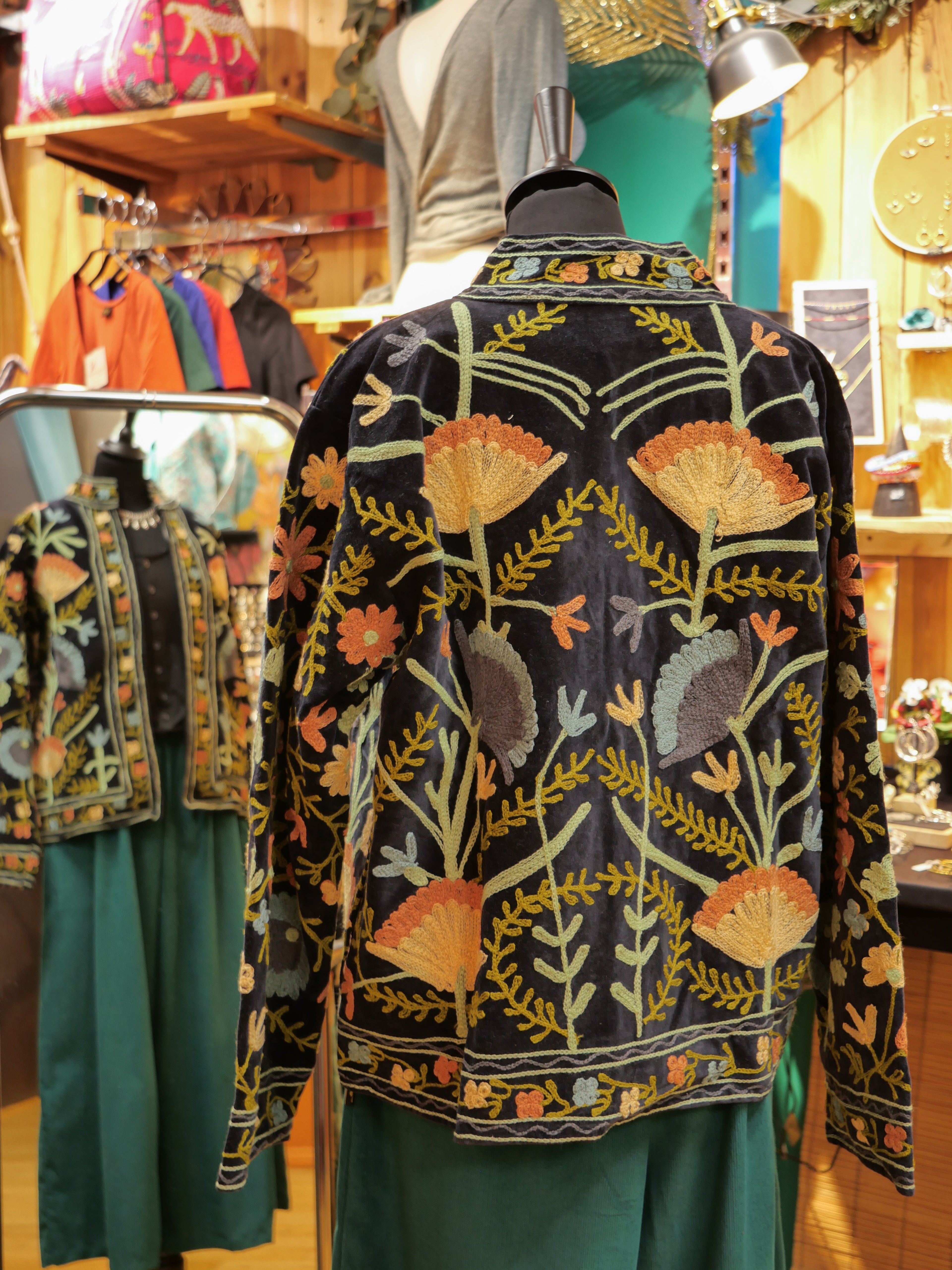 La Veste brodée NÉRU - Noir bohème