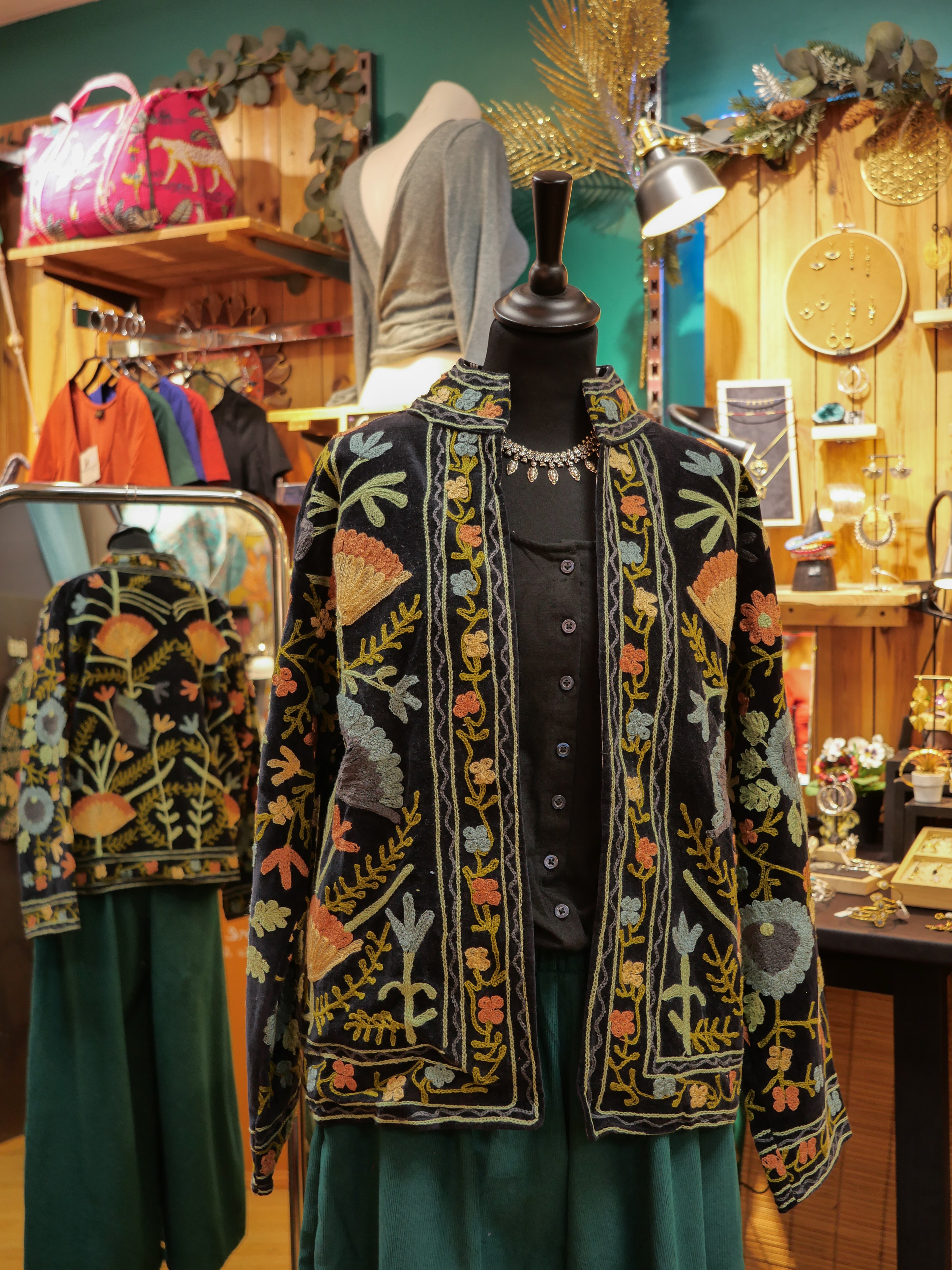 La Veste brodée NÉRU - Noir bohème