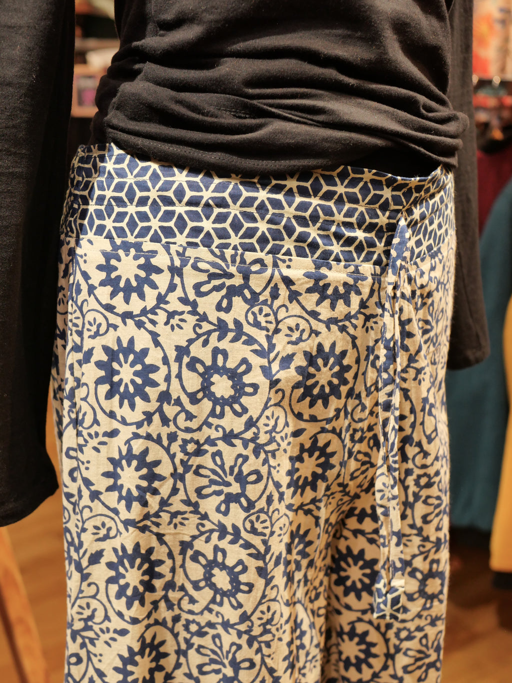 Le Pantalon BLOCK imprimé NIRVA